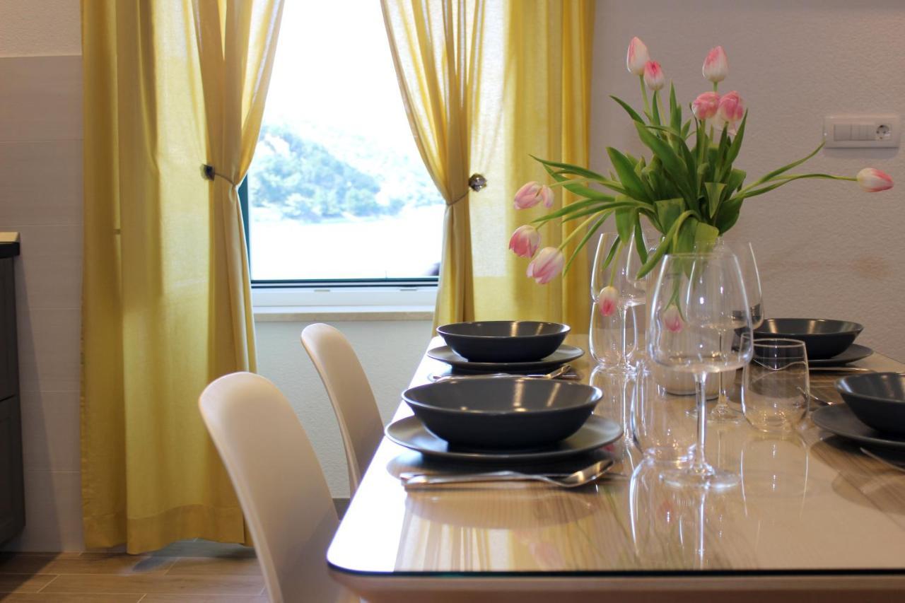 The View Apartment Pucisca Luaran gambar