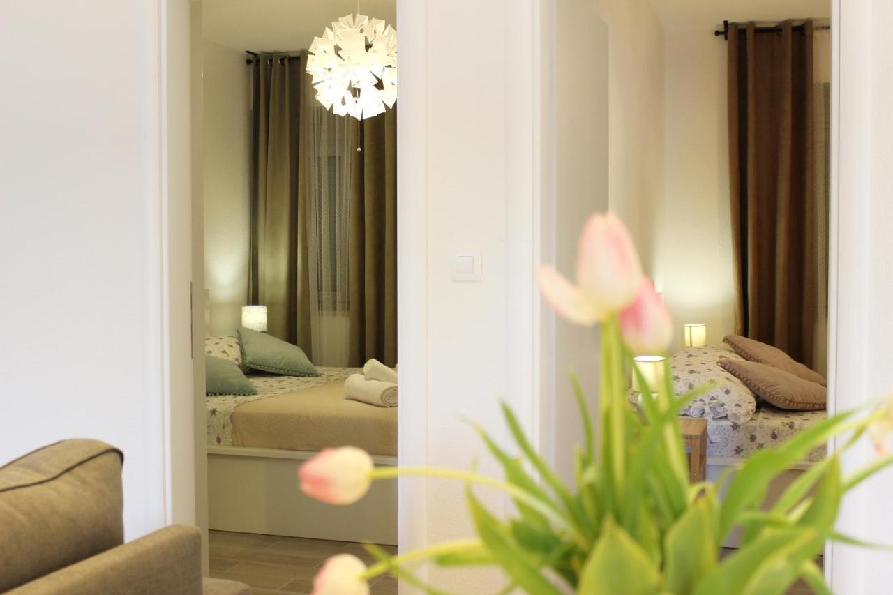 The View Apartment Pucisca Luaran gambar